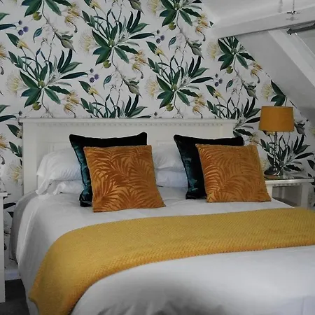 White Linen Whitby, Only Pensjonat 4*