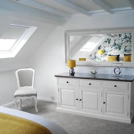 White Linen Whitby, Only 4*