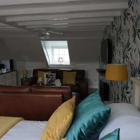White Linen Whitby, Only Pensjonat 4*