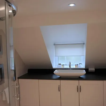 White Linen Whitby, Only ウィットビー