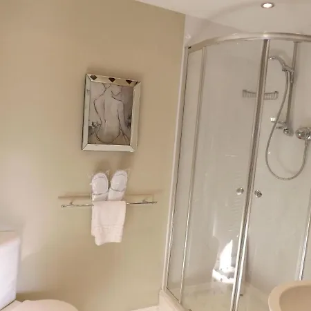 White Linen Whitby, Only ウィットビー