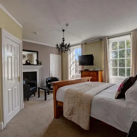 White Linen Whitby, Only Guest house