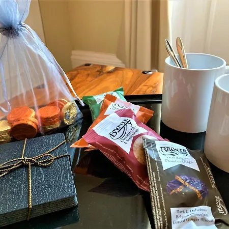 White Linen Whitby, Only ウィットビー