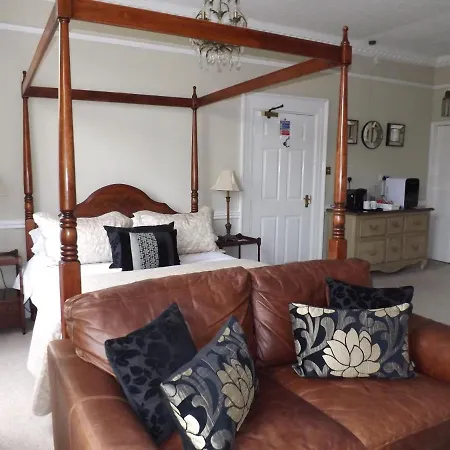 ゲストハウス White Linen Whitby, Only 4*