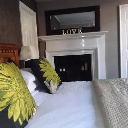 White Linen Whitby, Only Pensjonat 4*